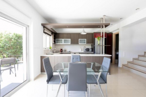 Athenian Riviera Maisonette, Varkiza, 7min walk from Beach Park